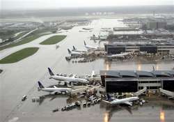 lightning strikes four airlines jets near houston passengers safe