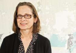 lydia davis wins man booker prize