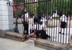 naked man arrested outside white house