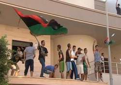 nearly 1 200 prisoners flee libyan jail