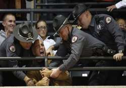 obama interrupted at rally by hecklers