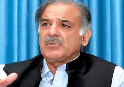 pak journo hurls shoe at punjab cm to protest attack on mir