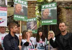 russia frees greenpeace s arctic activist