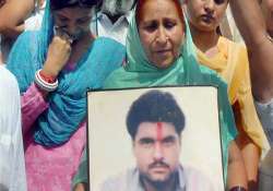 sarabjit flip flop an international embarrassment says pak media