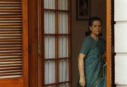 sonia gandhi arrives in dhaka