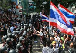 thai police start to reclaim rally sites