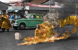 tibetan monk set himself on fire in china dies