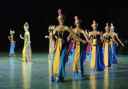 watch indonesian ramayana ballet in pics