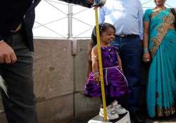 world s shortest woman jyoti of nagpur visits tallest building empire state building