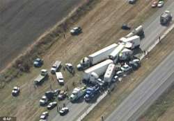 140 vehicles pileup in texas highway crash 2 dead