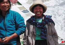 73 year old japanese woman scales mount everest