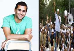 aap an item girl of politics says chetan bhagat