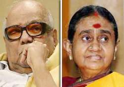 aiims team examines karunanidhi s wife dayalu