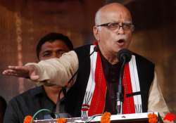 advani dares upa to issue white paper on black money