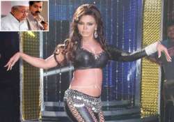 aila kejriwal won t let rakhi sawant meet anna