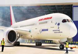 air india boeing dreamliner window shield cracks before landing at melbourne