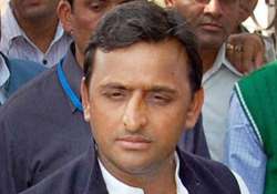 akhilesh gives rs 20 lakh to family of slain crpf jawan