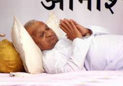 anna hazare admitted to pune hospital