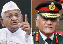 anna hazare wants gen v k singh in his team