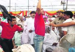 black flags shown to hooda at university