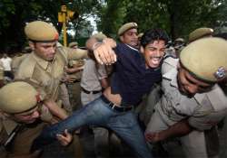 clash between police and youths at ramlila ground