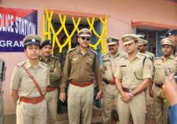 college girl jumps off train to escape molestation