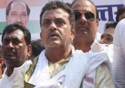 congress mp sanjay nirupam threatens to immolate himself