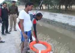 divers recover bhanwari s wristwatch bone pieces ring locket tooth from canal