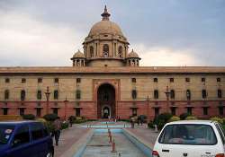 couple holds nude protest outside rashtrapati bhawan