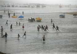 cyclone nilam spares chennai 4 dead