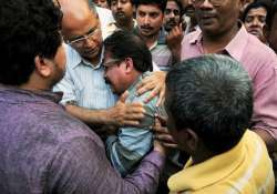 dead student leader s family flays mamata demands cbi probe