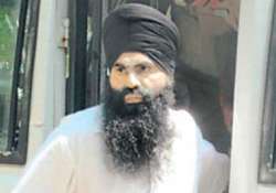 delhi govt refers decision on bhullar to home ministry