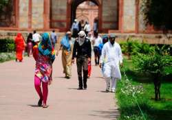 delhi reels under hottest day of season mercury to soar