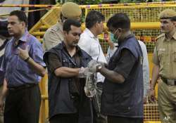 delhi blast bomber was in safari suit says witness but no headway in probe