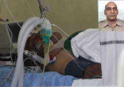 delhi police constable subhash chand critical on ventilator