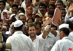 farmers cheer rahul for snubbing mayawati s nautanki remark