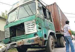 foot overbridge collapses after truck hit in south delhi 1 injured