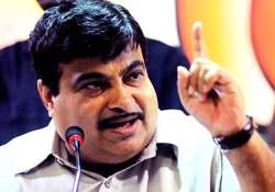 gadkari attacks delhi govt on corruption