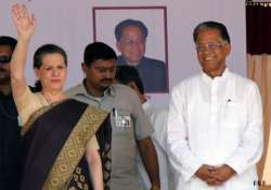 gogoi defends sonia rahul after poll drubbing