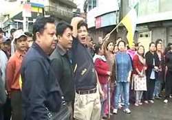 gorkhaland supporters set homeguard on fire arson in darjeeling