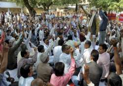 govt employees strike enters 5th day in up impasse continues