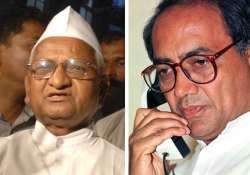 hazare dares digvijay to use bullets