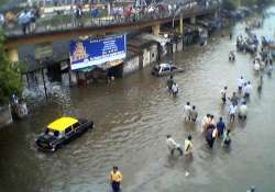 heavy rains cause waterlogging in mumbai suburbs