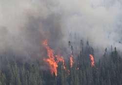 heavy forest fire engulfs loc belt in poonch mines explode