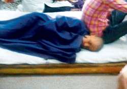 in delhi safdarjung hospital patients lie on floor after surgery