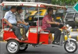 delhi bjp delegation meets gadkari on e rickshaw issue