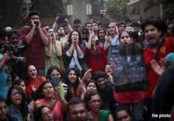 kiss of love held in jawaharlal nehru university campus