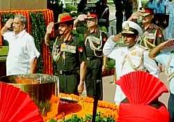 manohar parrikar pays tribute to kargil martyrs