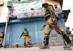 3 policemen injured in grenade attack in kashmir