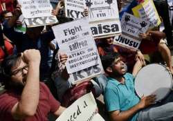 ftii row govt refuses to reconsider gajendra chauhan s appointment